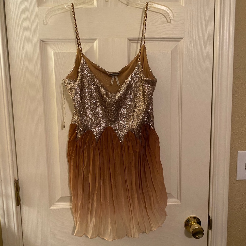 Bke sequin tank
